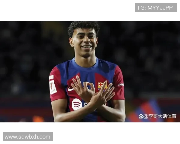 哈维西蒙斯的崛起之路：从青训天才到足球场上的耀眼明星