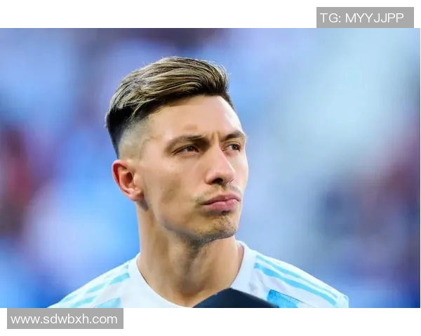 马丁内斯的传奇之路：从球场新星到世界顶级教练的蜕变与挑战