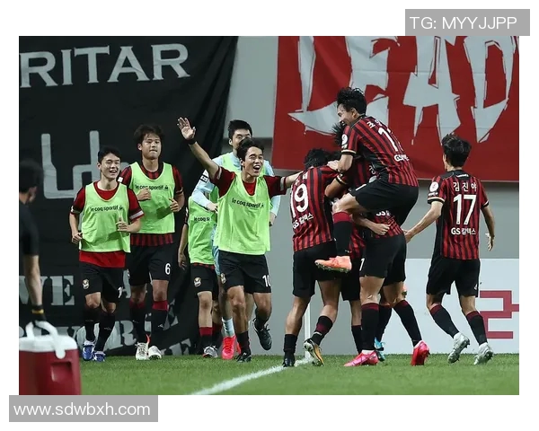 城南足球俱乐部迎战FC首尔争夺联赛关键三分的激烈对决